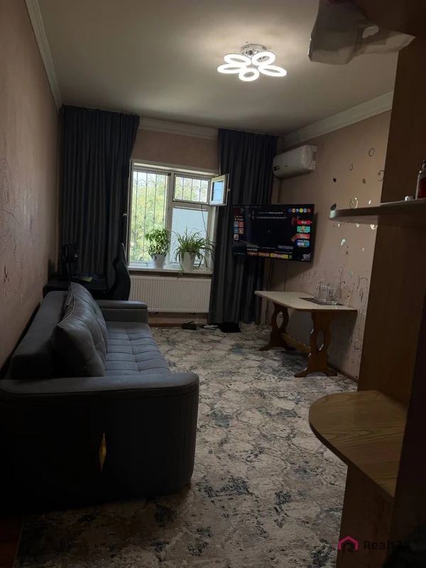 3 xonali kvartira sotiladi − 58 m²