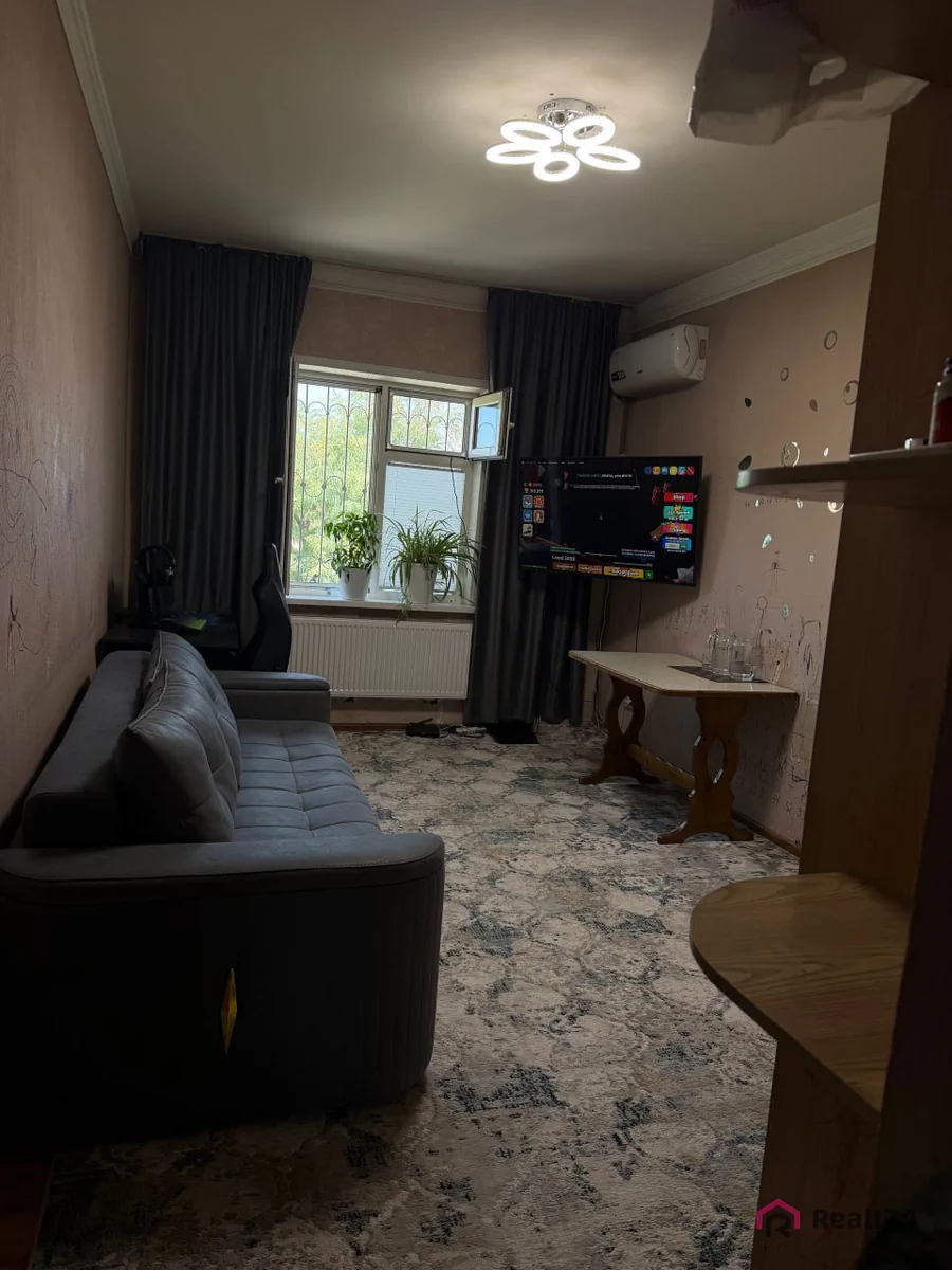3 xonali kvartira sotiladi − 58 m²
