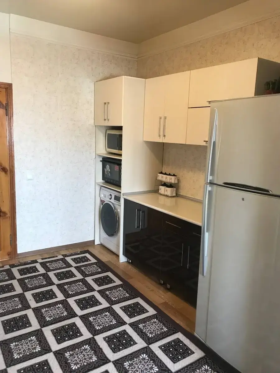 Продается 4-комнатная квартира − 100 м²