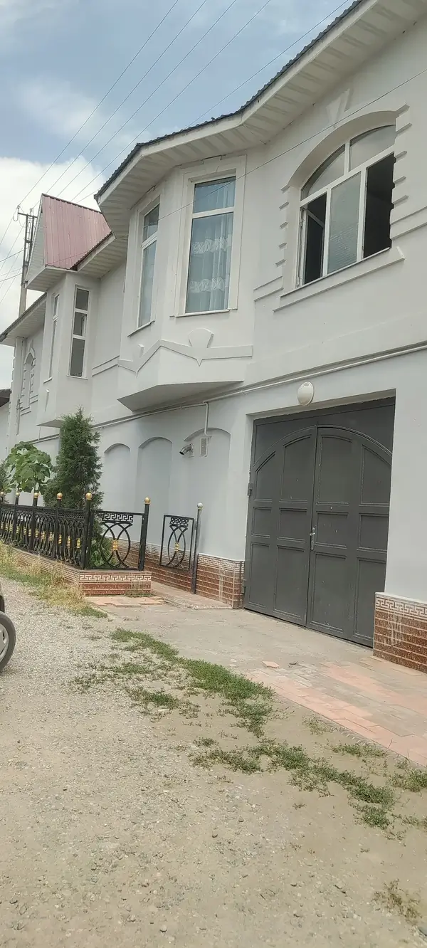 2 qavatli uy − 210 m², 5.5 sot. 