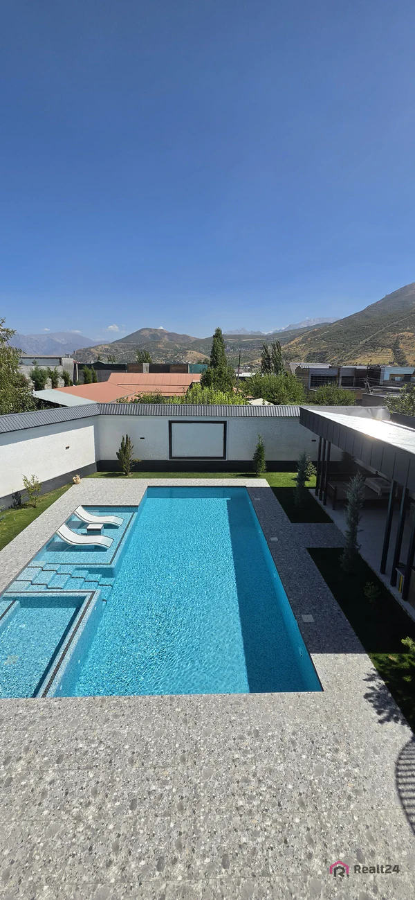2 qavatli uy sotiladi − 450 m²