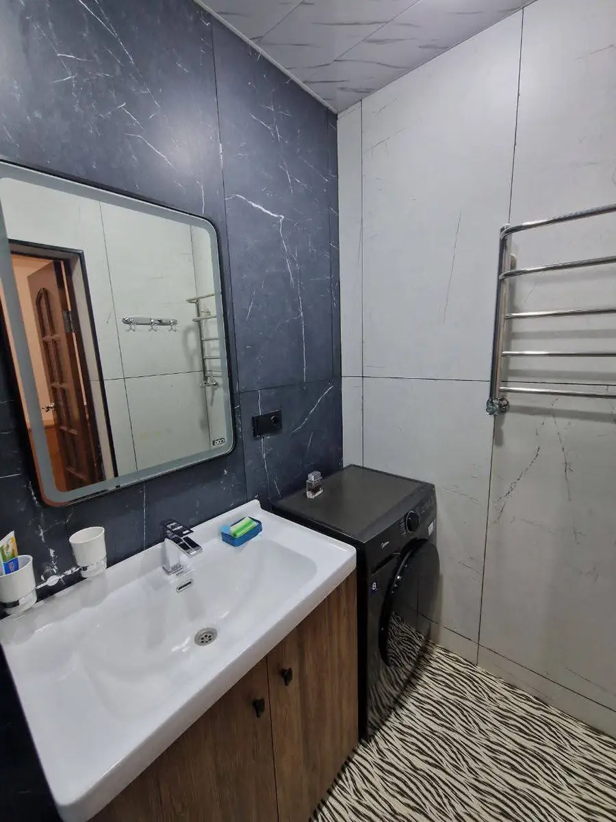 2 xonali kvartira sotiladi − 70 m²