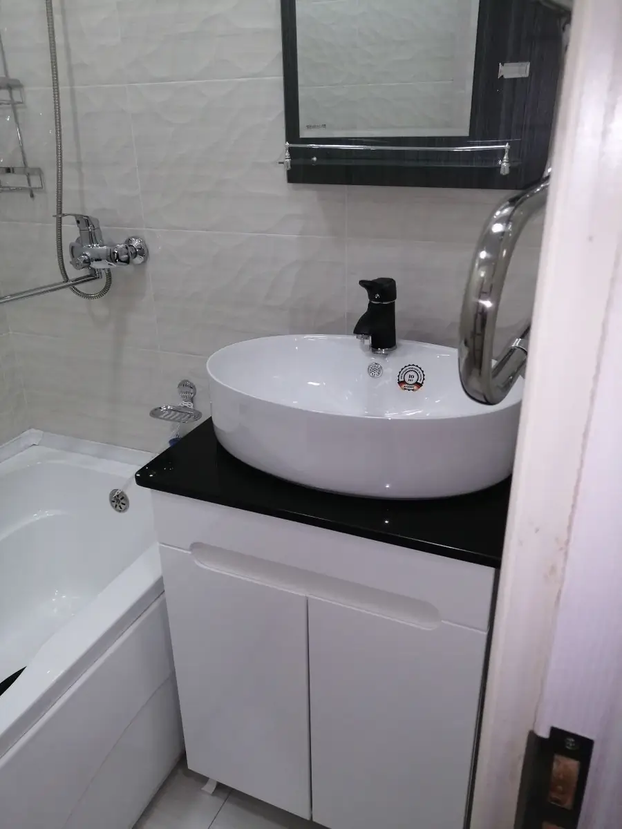 2 xonali kvartira sotiladi − 57 m²