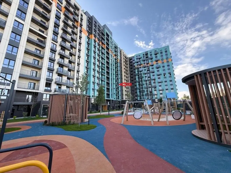 Продается 4-комнатная квартира − 103 м²