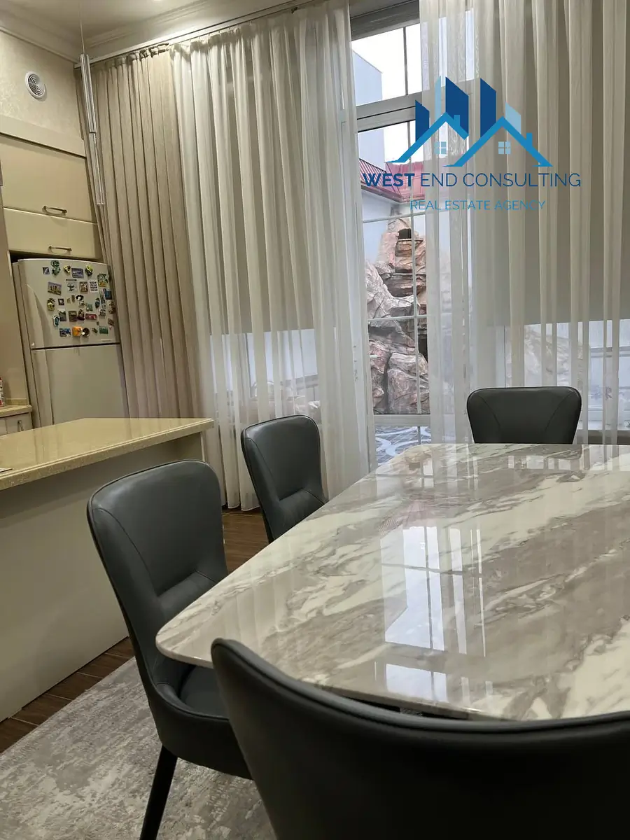 Ijaraga 3 qavatli uy − 420 m²