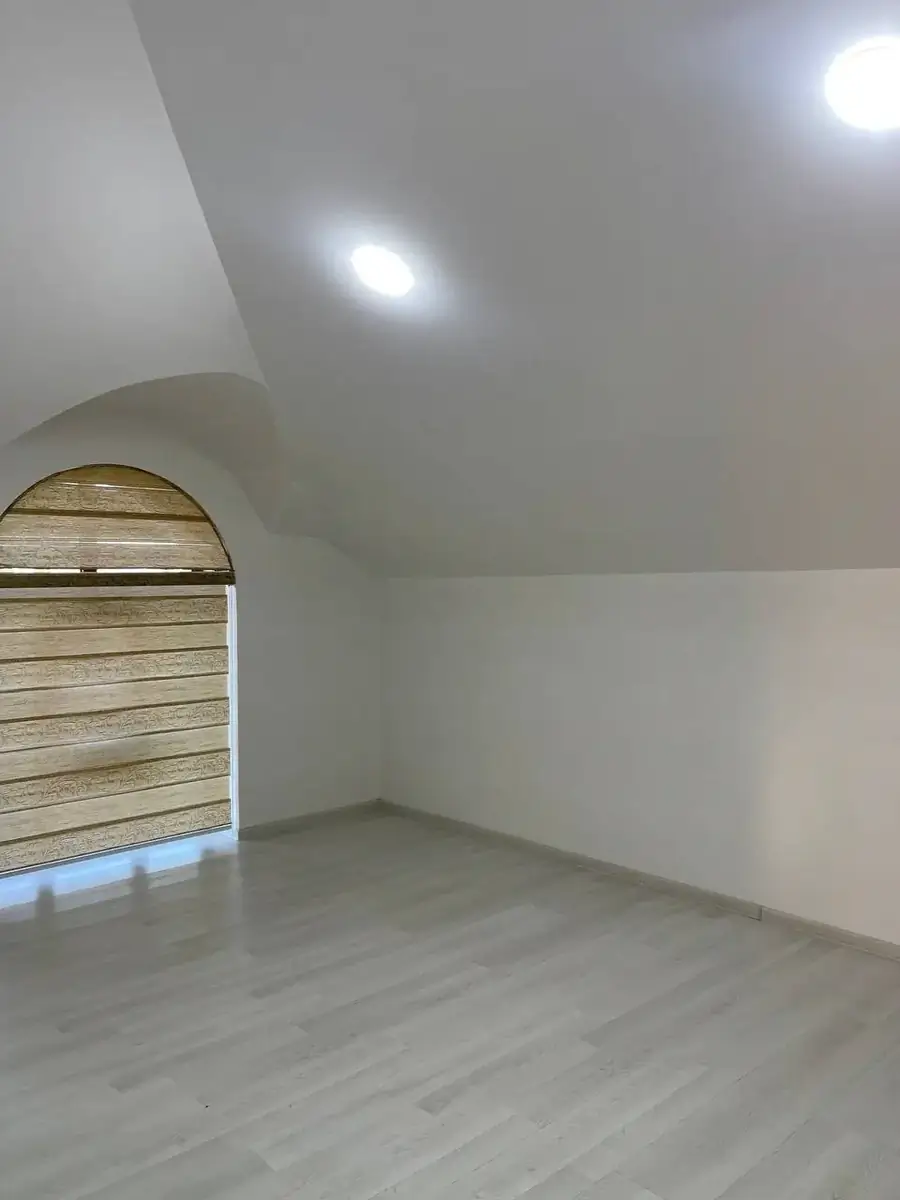 Ijaraga 3 qavatli uy − 450 m²