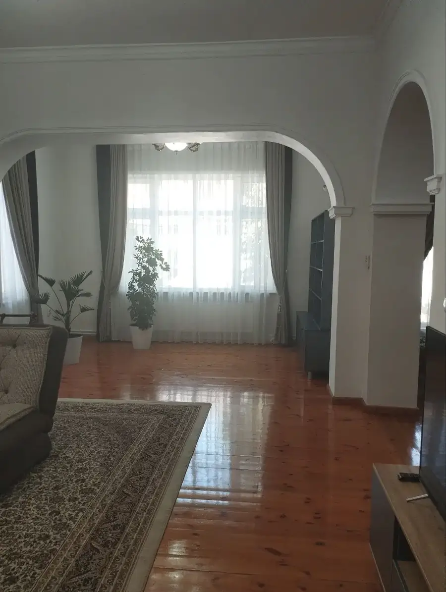 Ijaraga 2 qavatli uy − 248 m²