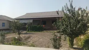 1 qavatli uy − 412.2 m², 999 sot. 