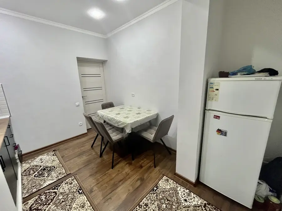 Продается 2-комнатная квартира − 60 м²