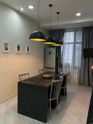 4 xonali kvartira sotiladi − 107 m²