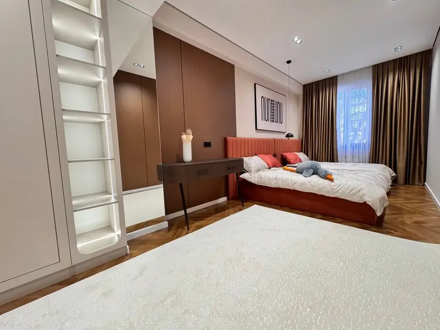Посуточно 4-комнатная квартира − 130 м²
