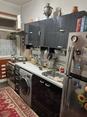 3 xonali kvartira sotiladi − 75 m²