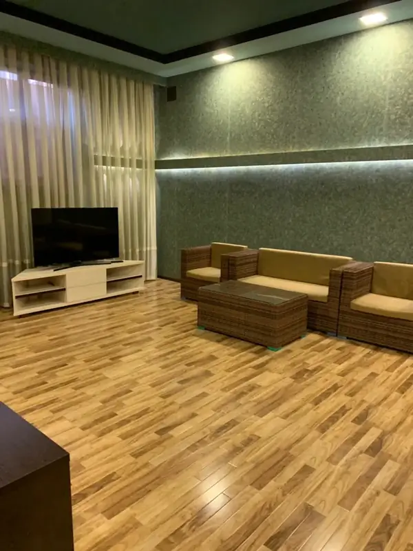 Ijaraga 7 qavatli uy − 700 m²
