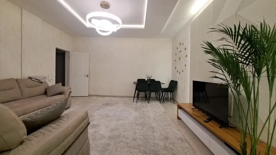 2 xonali kvartira sotiladi − 57 m²