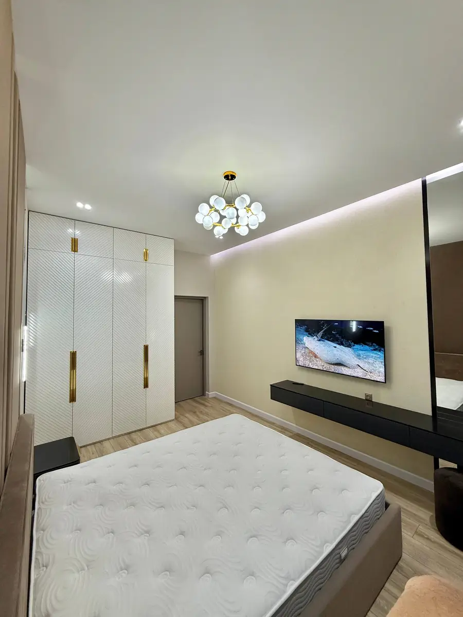 Продается 2-комнатная квартира − 58 м²