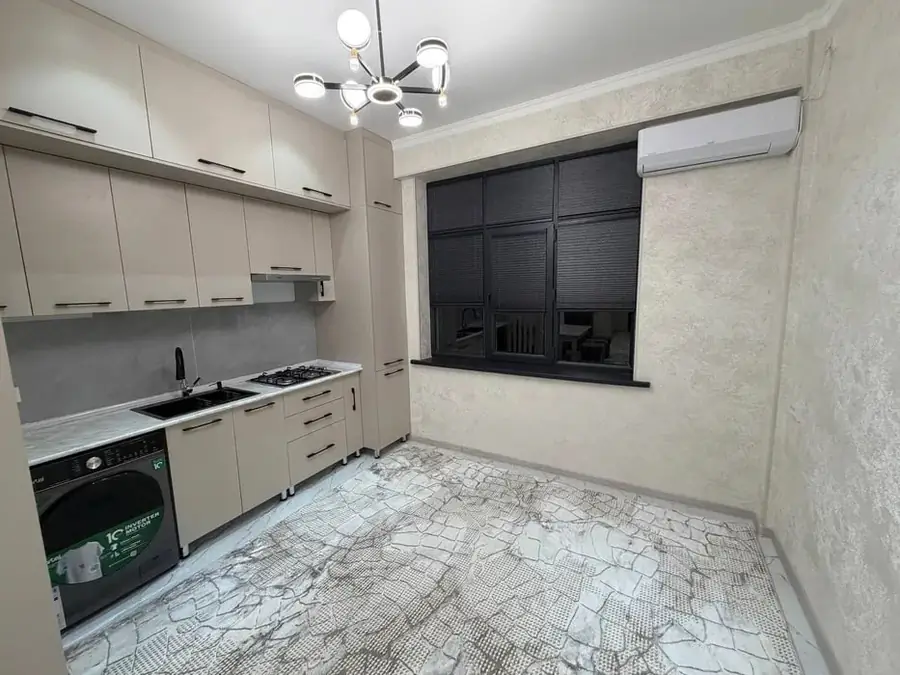 Сдается 3-комнатная квартира − 65 м²
