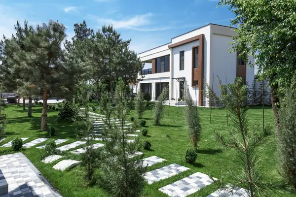 2 qavatli uy − 240 m², 2.4 sot.