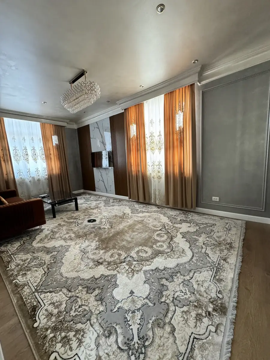 Сдается 3-комнатная квартира − 88 м²