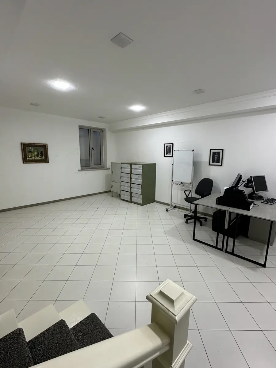 Ofis sotiladi − 366 m²