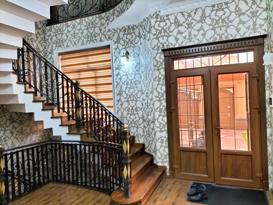 Ijaraga 2 qavatli uy − 200 m²
