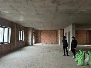 5 dan ortiq xonali kvartira − 220.6 m², 8/10 qavat