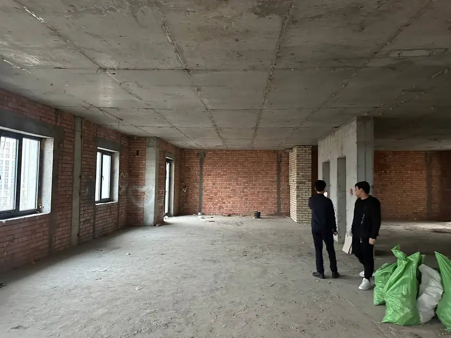 5 dan ortiq xonali kvartira − 220.6 m², 8/10 qavat