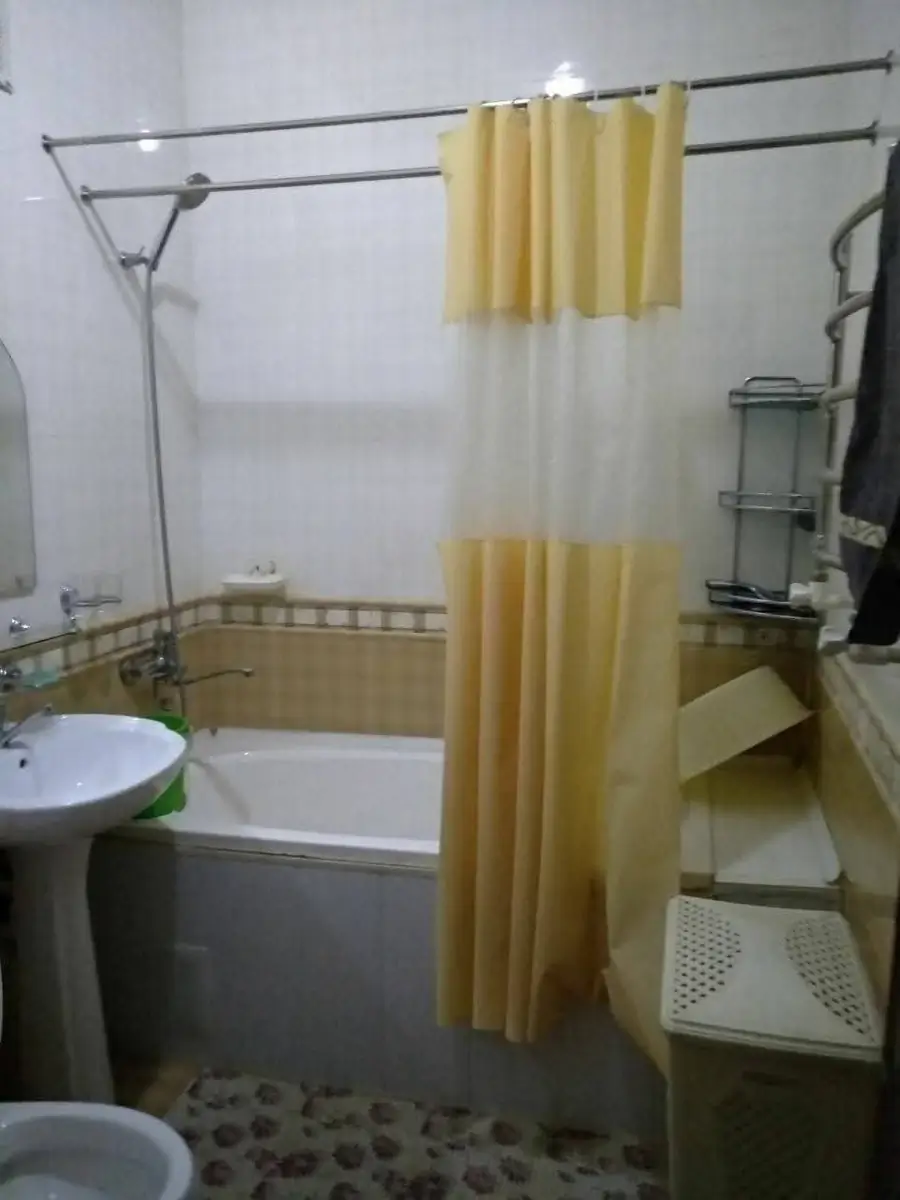 Сдается 3-комнатная квартира − 90 м²