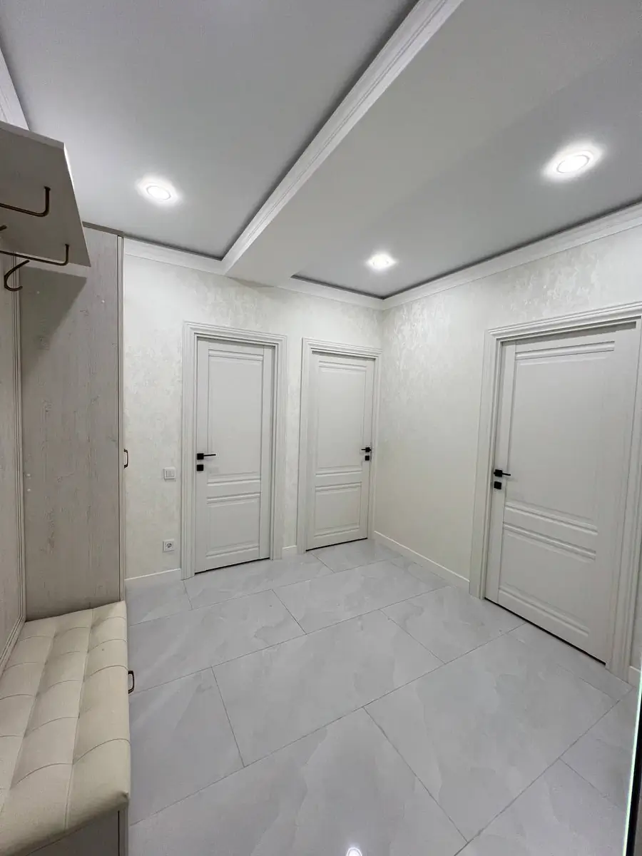 3 xonali kvartira sotiladi − 73 m²