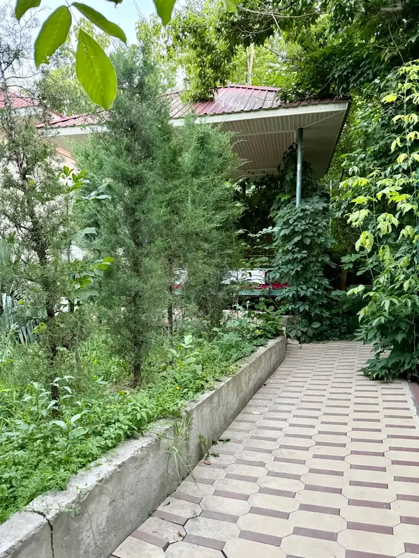 1-этажный дом − 400 м², 3 сот.