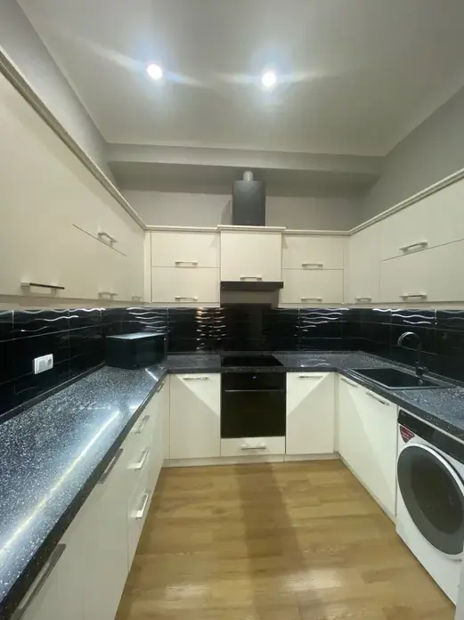 Продается 2-комнатная квартира − 100 м²