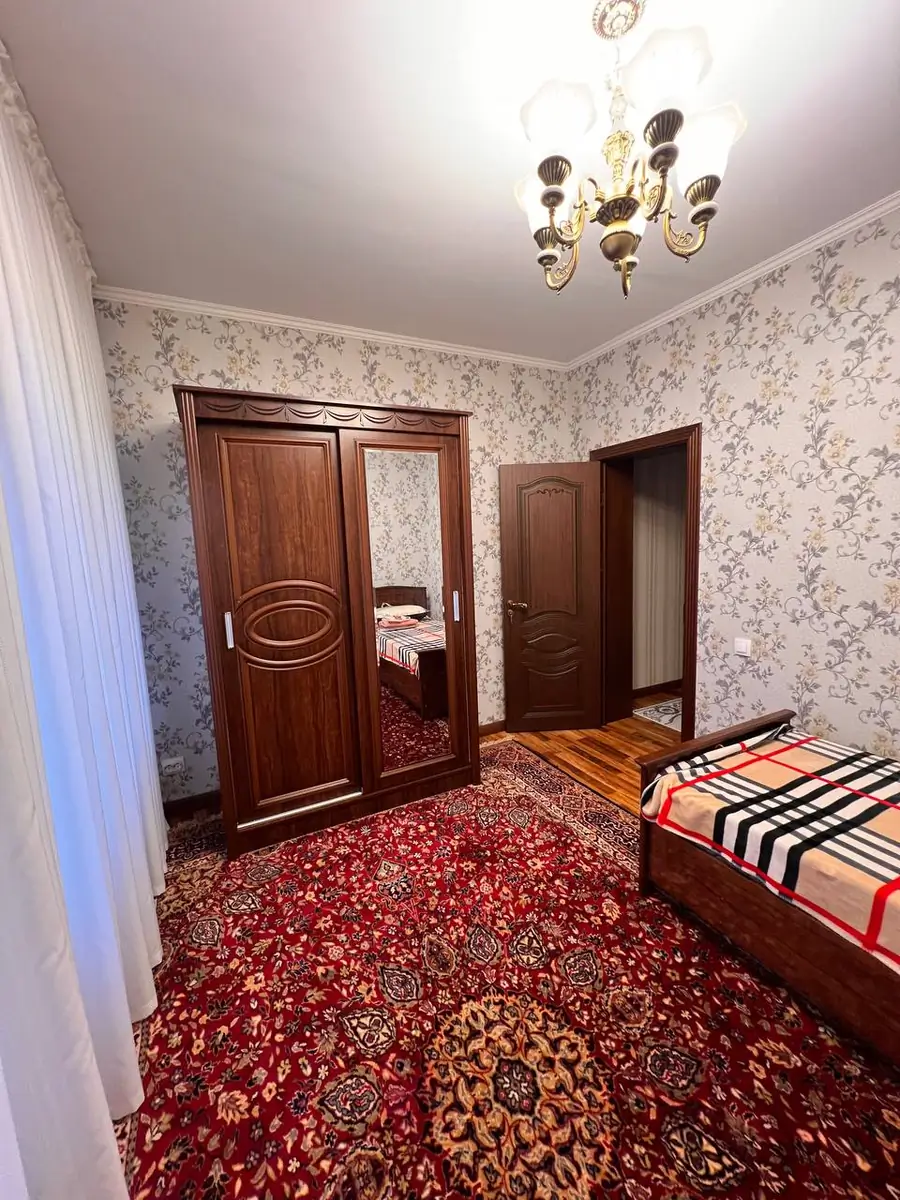 Сдается Более 5-комнатная квартира − 150 м²