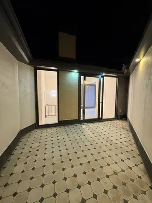 2 xonali kvartira sotiladi − 145 m²