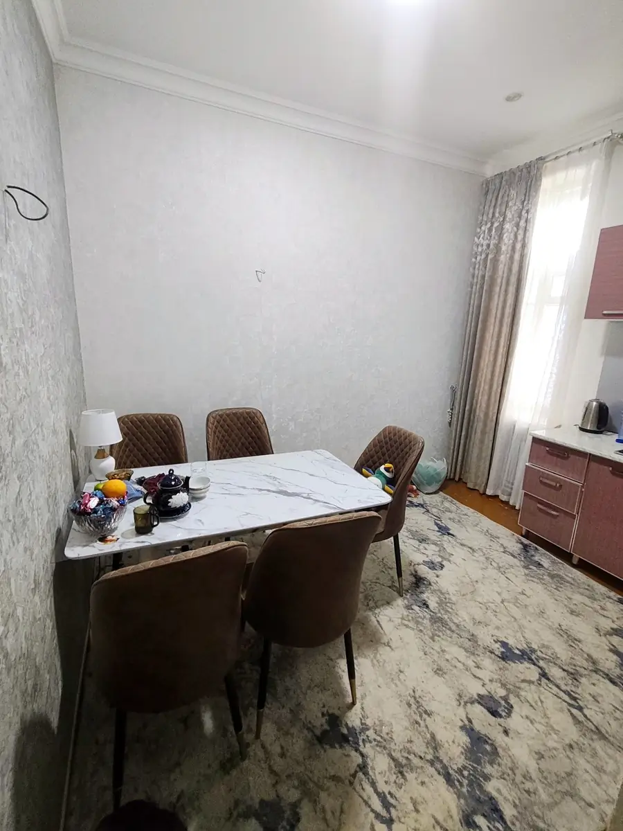 3 xonali kvartira sotiladi − 75 m²