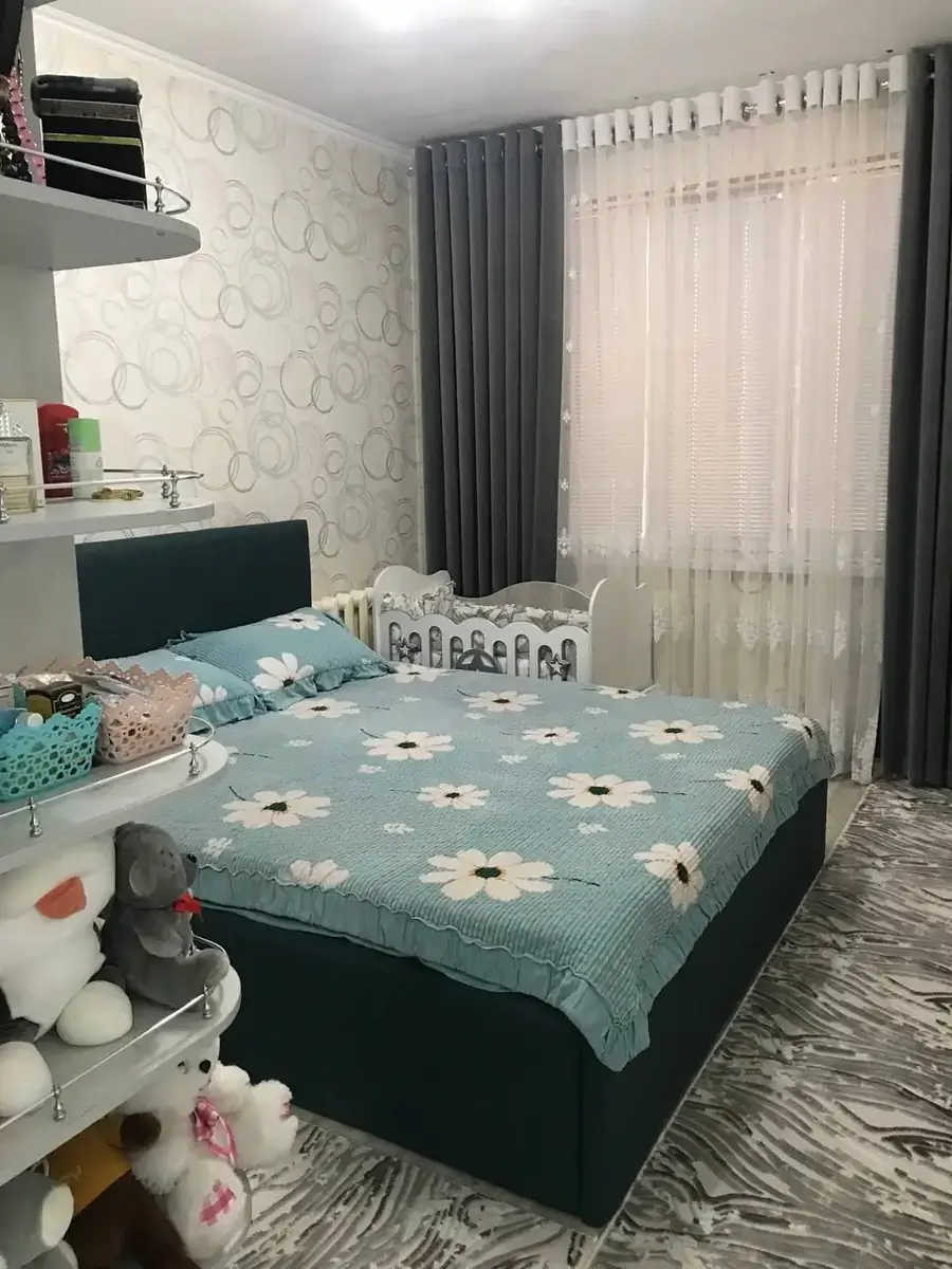 Продается Более 5-комнатная квартира − 120 м²