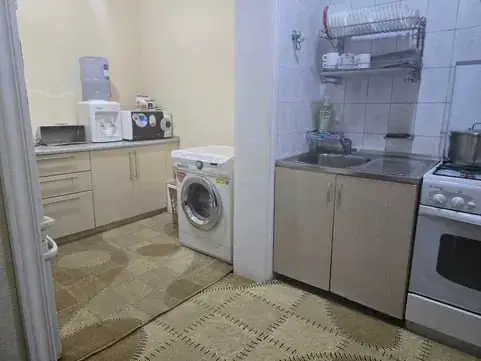 4 xonali kvartira sotiladi − 80 m²