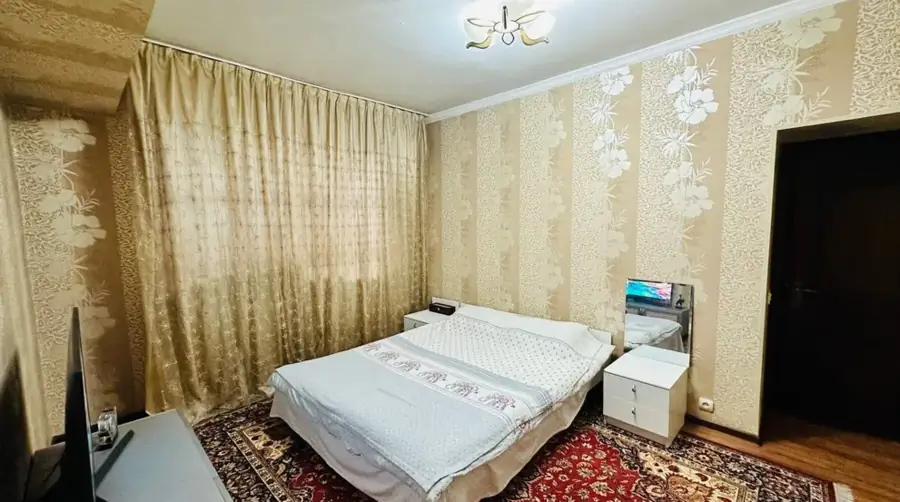 Продается 4-комнатная квартира − 100 м²