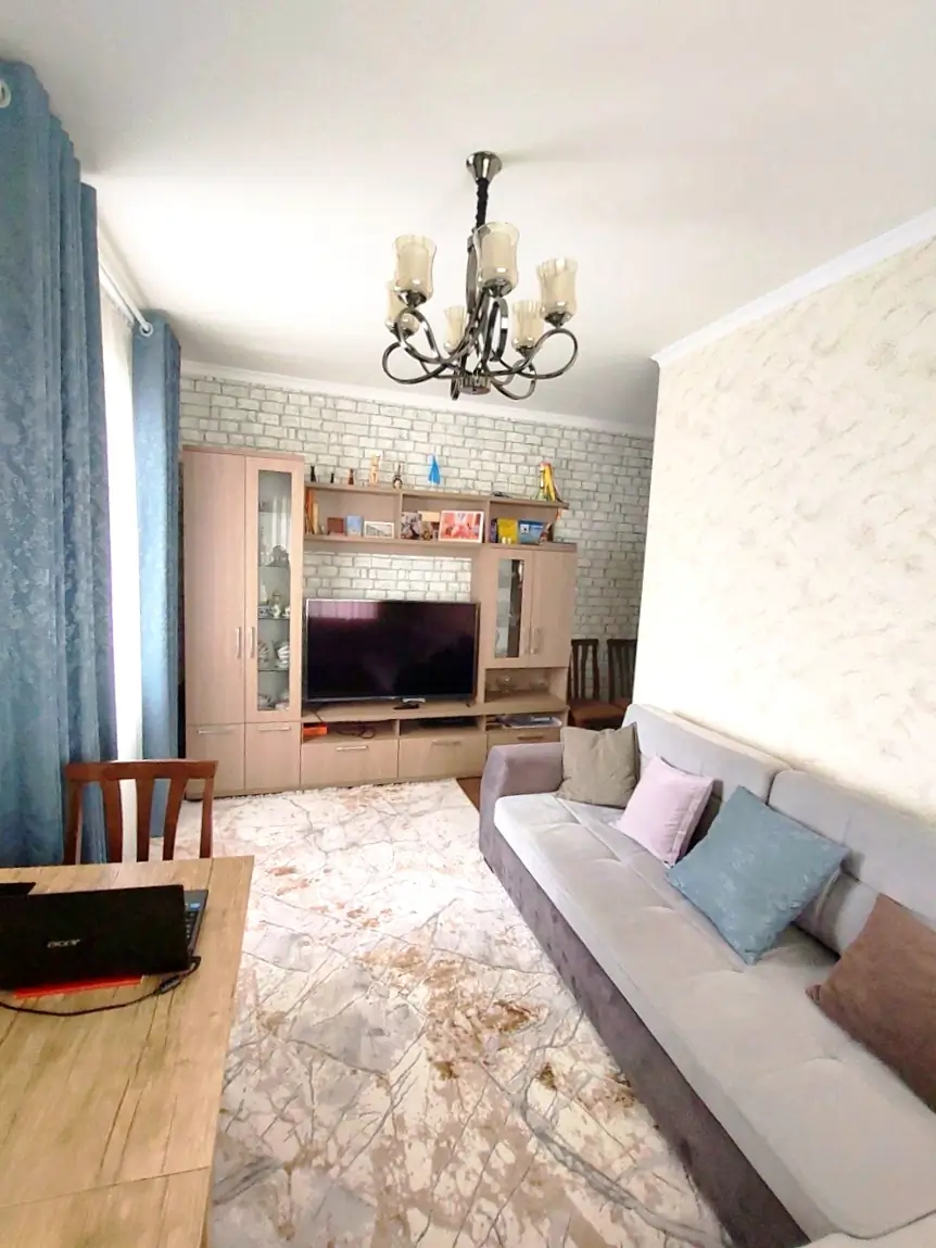 2 xonali kvartira sotiladi − 65 m²