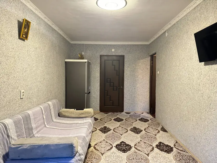 Продается 3-комнатная квартира − 43 м²