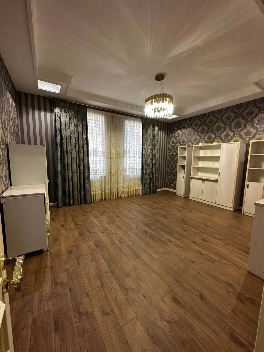 3 qavatli uy sotiladi − 450 m²