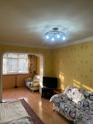 3 xonali kvartira sotiladi − 70 m²
