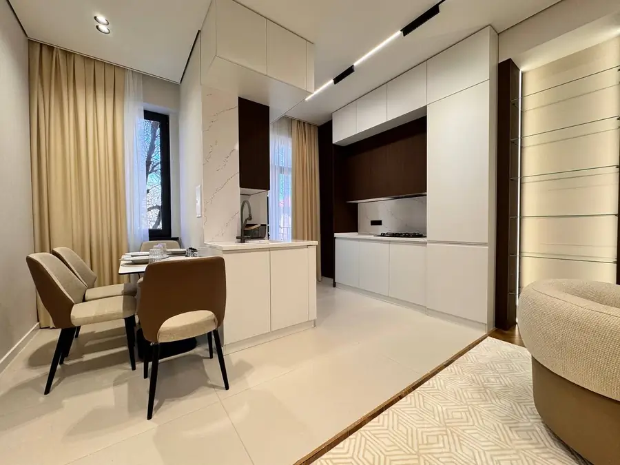 Посуточно 4-комнатная квартира − 130 м²