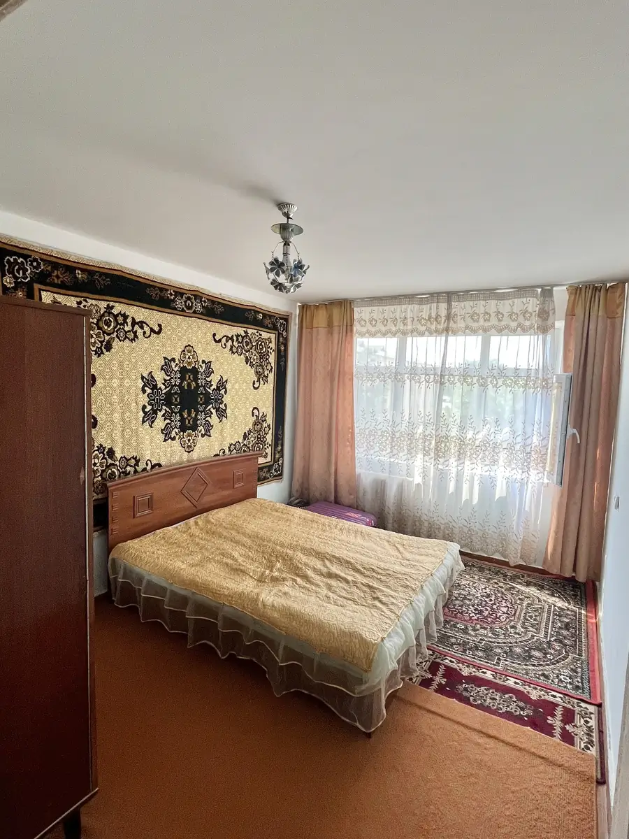 Продается 4-комнатная квартира − 82 м²