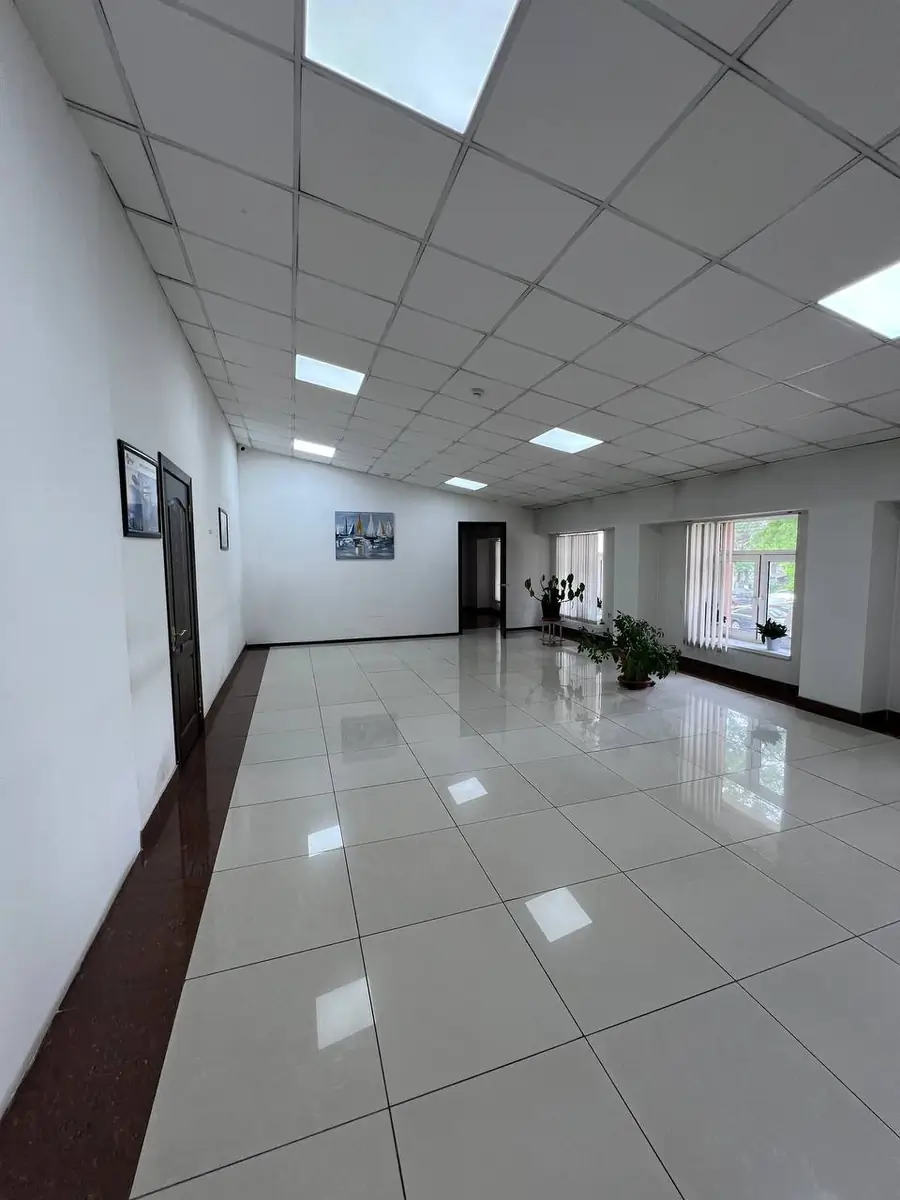 Ijaraga ofis − 600 m²