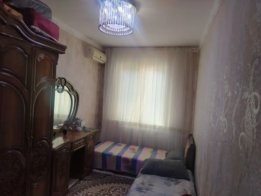 Продается Более 5-комнатная квартира − 80 м²