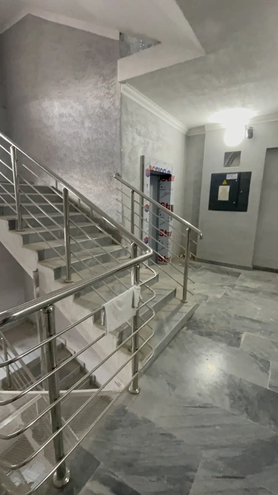 Продается 2-комнатная квартира − 50.4 м²