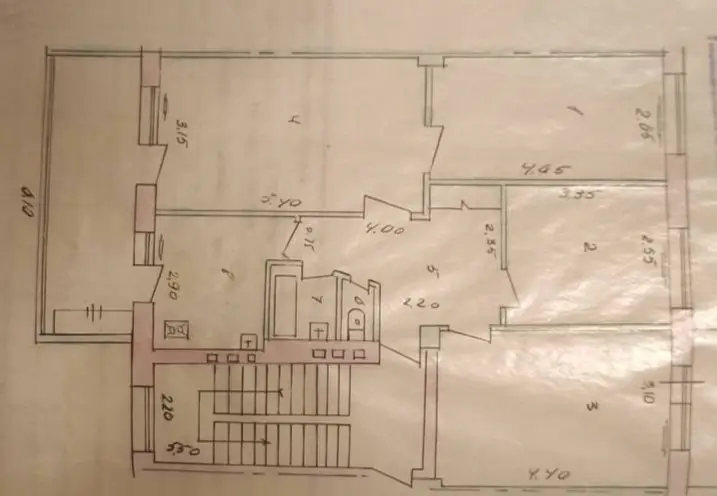 4 xonali kvartira sotiladi − 80 m²