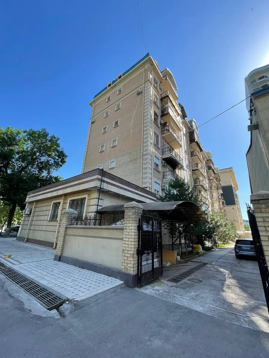 Более 5 xonali kvartira sotiladi − 171 m²