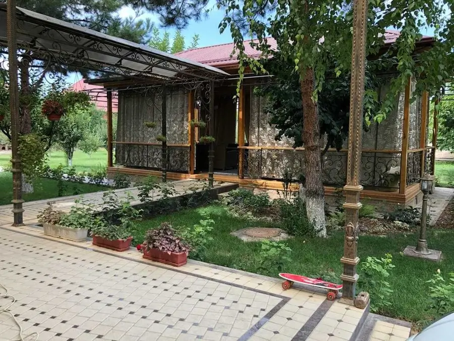 Ijaraga 2 qavatli uy − 350 m²