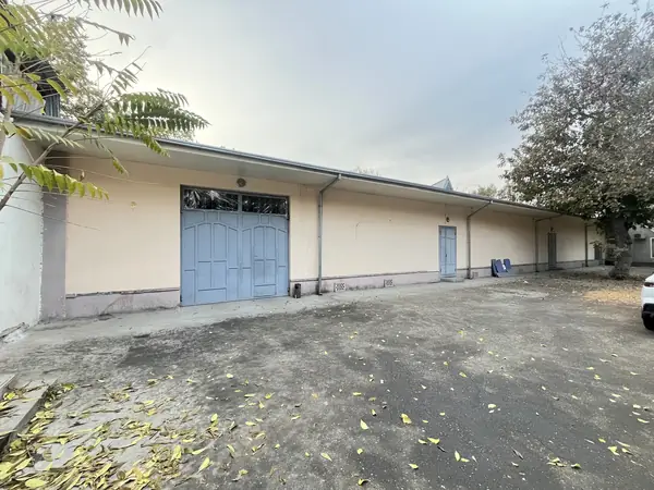 Ombor − 1007 m², 1/2 qavat