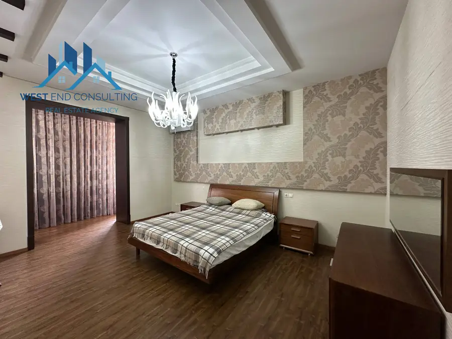 Сдается 3-комнатная квартира − 160 м²